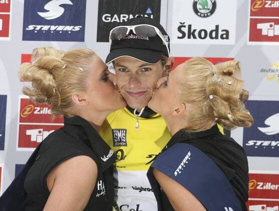 Linus Gerdemann (Deutschland Columbia) - Siegerehrung im gelben Trikot nach der 5. Etappe der Deutschland Tour 2008 Radsport Herren Deutschland Tour 2008, Deutschlandtour, ProTour, Straßenradsport, Straße, Rad Gruppe 5. Etappe: Mainz - Winterberg