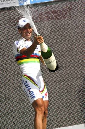 Paolo Bettini (Italien Quick Step) gewinnt die 6. Etappe der Vuelta a Espana 2008 -  Radsport Herren Vuelta a Espana 2008, Spanienrundfahrt, Straßenradsport, Straße, Rad Einzelbild 6. Etappe: Ciudad Real - Toledo Freude,