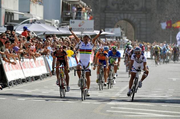 Paolo Bettini (Italien Quick Step, Mitte) gewinnt die 6. Etappe der Vuelta a Espana 2008 -  Radsport Herren Vuelta a Espana 2008, Spanienrundfahrt, Straßenradsport, Straße, Rad Totale 6. Etappe: Ciudad Real - Toledo Freude,