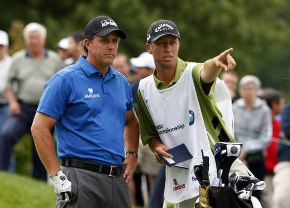 Phil Mickelson (USA, li.) im Gespräch mit Caddie Jim Macky -  (SLP2008090502) Golf Herren BMW Championship 2008, PGA Tour, Fedex Cup, Fed Ex, Vdig Gruppe St. Louis