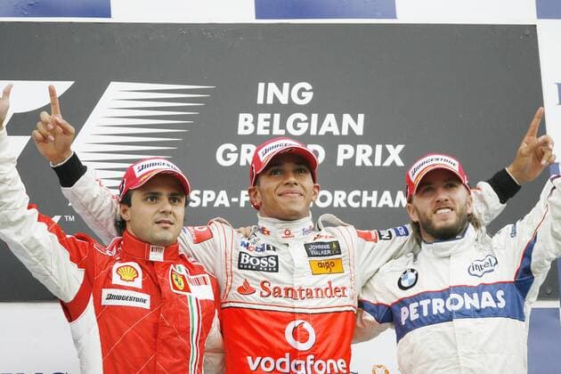 Siegerehrung nach dem GP von Belgien 2008, v.li.: Felipe Massa (Brasilien Ferrari), Sieger Lewis Hamilton (England McLaren Mercedes) und Nick Heidfeld (Deutschland BMW Sauber) - Hamilton wurde wegen eines Vergehens ... -  Motorsport Grand Prix Herren Großer Preis von Belgien 2008, Formel 1 Weltmeisterschaft, F1, F, GP, WM Gruppe Spa-Francorchamps Freude,