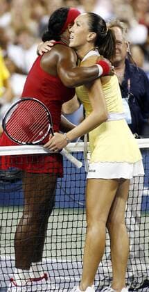 Jelena Jankovic (Serbien, re.) gratuliert Serena Williams (USA) zum Sieg bei den US Open 2008 -  (NYP20080907317) Tennis Damen US Open 2008, Grand Slam, WTA Tour, Finale Gruppe Flushing Meadows New York, NY, N Y