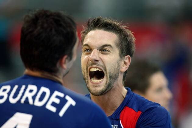 Guillaume Gille (re.) und Burdet (beide Frankreich) - Handball Olympiasieger 2008 Handball OS Sommer Herren Olympische Spiele Peking 2008, Sommerspiele, Länderspiel, Nationalmannschaft, Nationaltrikot, Finale Gruppe Peking Freude,