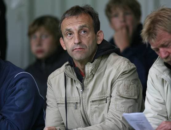 Frank Ordenewitz (Deutschland) beim U20 Länderspiel auf der Tribüne Fußball Länderspiel Herren Freundschaftsspiel 2008, Test, Testspiel, U20, U 20, Nationalteam, Einzelbild Gütersloh