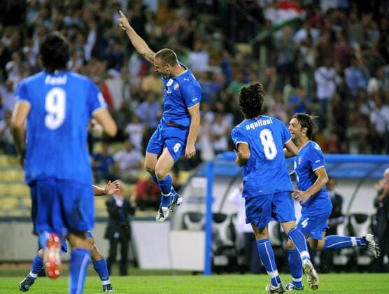 Daniele de Rossi (Italien, Mitte) - Torjubel -  Fußball Länderspiel Herren WM Qualifikation 2008, Nationalteam, Nationaltrikot, Gruppe Udine Freude,