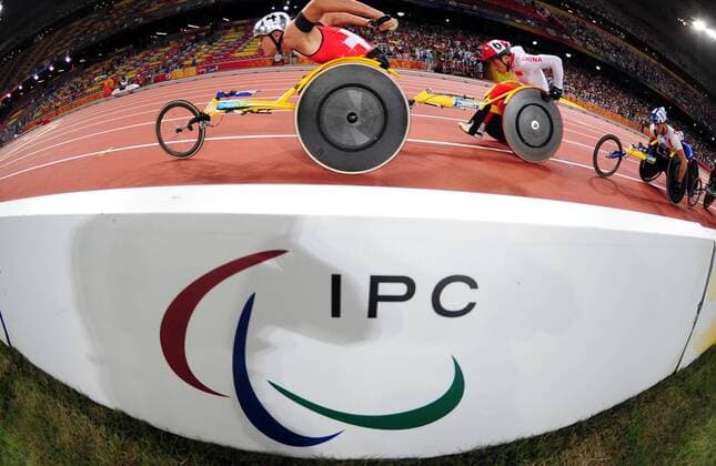 Athleten der Schadensklasse T54 bei den 400m anläßlich der Paralympics 2008 -  Behindertensport Herren Paralympics 2008, Sommer, Spiele, Sommerspiele, Behinderung, Leichtathletik, Rollstuhl, Gruppe Peking