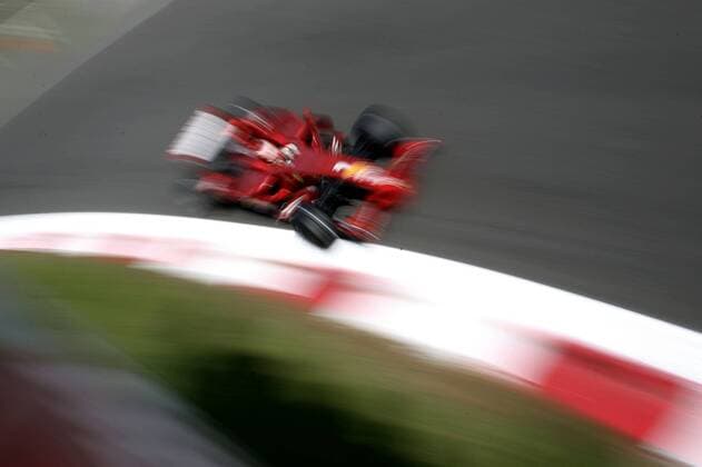 Kimi Räikkönen (Finnland Ferrari) in seinem Boliden Motorsport Grand Prix Herren Großer Preis von Italien 2008, Formel 1 Weltmeisterschaft, F1, F, GP, WM Einzelbild Monza Dynamik,