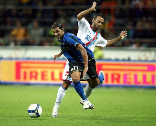 Quaresma (Inter Mailand, vorn) gegen Giuseppe Mascara (Catania) -  Fußball Herren Serie A 2008 2009, 1. Italienische Liga, FC Internazionale Mailand - Calcio Catania 2:1 Gruppe Mailand Dynamik,