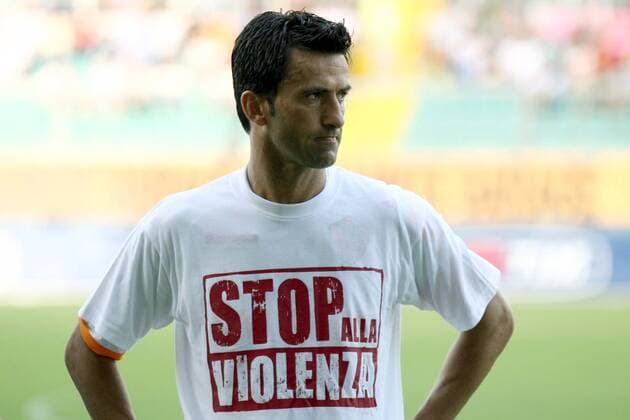 Christian Panucci (AS Roma) bezieht mit einem T Shirt Stellung gegen Gewalt im Fußball und anderen Lebensbereichen -  Fußball Herren Serie A 2008 2009, 1. Italienische Liga, Roma Einzelbild Palermo