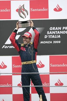 Sebastian Vettel (Deutschland Toro Rosso) gewinnt den GP von Italien 2008 und ist somit jüngster F1 Sieger aller Zeiten Motorsport Grand Prix Herren Großer Preis von Italien 2008, Formel 1 Weltmeisterschaft, F1, F, GP, WM Einzelbild Monza Freude,