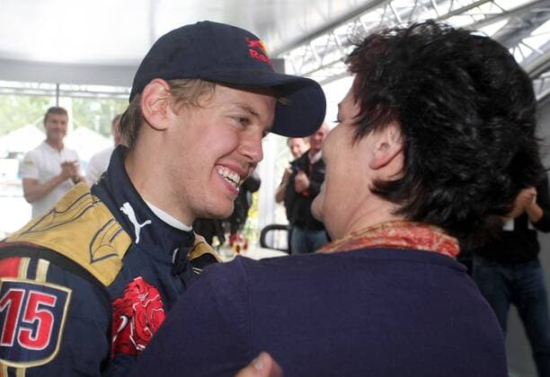 Sieger Sebastian Vettel (Deutschland Toro Rosso) mit Mutter Heike Vettel - Großer Preis von Italien 2008 -  Motorsport Grand Prix Herren Großer Preis von Italien 2008, Formel 1 Weltmeisterschaft, F1, F, GP, WM Gruppe Monza Freude,