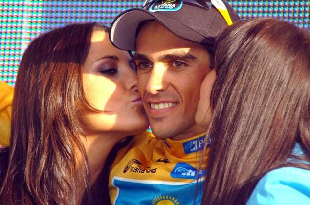 Alberto Contador (Spanien Astana) behält auch nach der 16. Etappe das goldene Trikot der Vuelta a Espana -  Radsport Herren Vuelta a Espana 2008, Spanienrundfahrt Straßenradsport, Straße, Rad Gruppe 16. Etappe: Ponferrada - Zamora Freude,