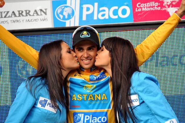 Alberto Contador (Spanien Astana) nach der 18. Etappe der Vuelta 2008 im goldenen Trikot -  Radsport Herren Vuelta a Espana 2008, Spanienrundfahrt, Straßenradsport, Straße, Rad Gruppe 18. Etappe: Valladolid - Las Rozas Freude,
