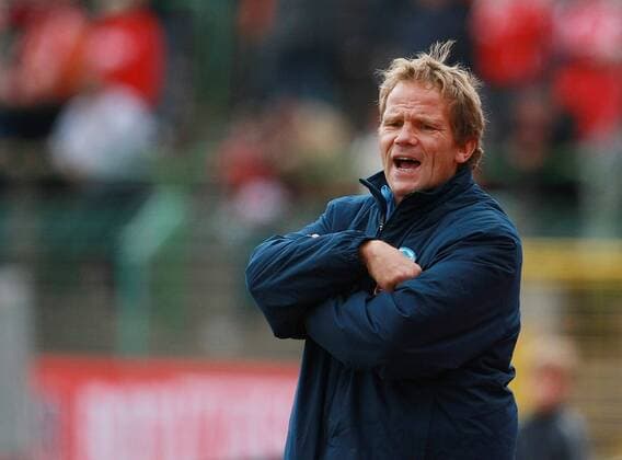 Fußball, Trainerhistorie, Stuttgarter Kickers Trainer Stefan Minkwitz (Stuttgarter Kickers) gibt Anweisungen Fußball Herren 3. Liga 2008 2009, Stuttgart Einzelbild Erfurt