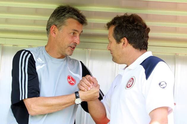 Trainer Rene Müller (Nürnberg II, li.) und Kollege Hans Werner Moser (Wehen Wiesbaden II) - shakehands Fußball Herren Regionalliga Süd 2008 2009, SV Wehen Wiesbaden II - 1. FC Nürnberg II 0:2 , Amateure, Amat, A Gruppe Wehen Kameradschaft,