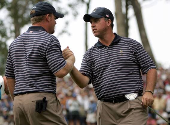 Boo Weekley (re.) wird von J.B. Holmes (beide Team USA) beglückwünscht -  (LOU20080912003) Golf Herren Ryder Cup 2008, Rydercup Gruppe John Louisville Freude,