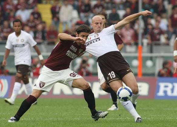 Rolando Bianchi (FC Turin, li.) gegen Esteban Cambiasso (Inter Mailand) -  Fußball Herren Serie A 2008 2009, 1. Italienische Liga, Torino FC - FC Internazionale Mailand 1:3 Gruppe Turin Dynamik,