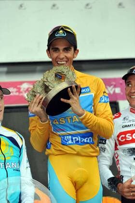 Alberto Contador (Spanien Astana) gewinnt die Gesamtwertung der Vuelta a Espana 2008 und erhält die Triple Corona für seine Siege bei den großen Rundfahrten Tour de France, Giro d Italia und der Vuelta -  Radsport Herren Vuelta a Espana 2008, Spanienrundfahrt, Straßenradsport, Straße, Rad, Vdig Einzelbild 21. Etappe: San Sebastian de los Reyes - Madrid Freude,