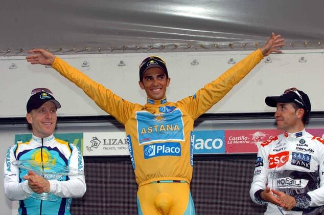 Siegerehrung Gesamtwertung der Vuelta a Espana 2008: Alberto Contador (Spanien, Mitte) gewinnt vor Levi Leipheimer (USA beide Astana, li.) und Carlos Sastre (Spanien CSC) -  Radsport Herren Vuelta a Espana 2008, Spanienrundfahrt, Straßenradsport, Straße, Rad, Vdig Gruppe 21. Etappe: San Sebastian de los Reyes - Madrid Freude,