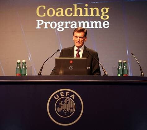 Andy Roxburgh (Schottland Technischer Direktor UEFA) während der UEFA Konferenz der europäischen Nationaltrainer 2008 in Wien -  Fußball Herren UEFA Konferenz europäischer Nationaltrainer 2008, Tagung, Versammlung, Kongress Einzelbild Wien