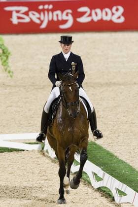 Isabell Werth (Deutschland) auf Satchmo Pferdesport OS Sommer Damen Olympische Spiele Peking 2008, Sommerspiele, Reiten, Reitsport, Dressur, Dressurreiten Einzelbild HongKong, Hong Kong