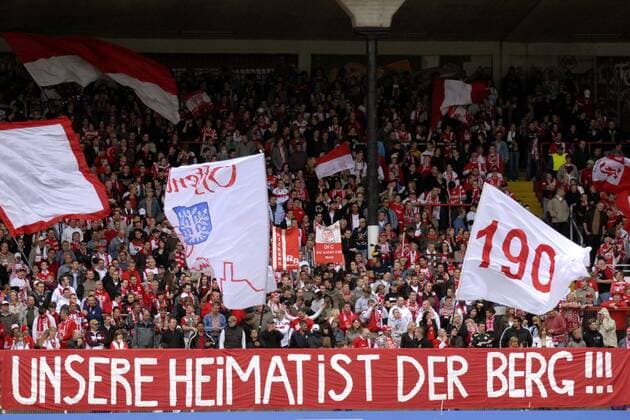 Fußball, Stadiongeschichte Kickers Offenbach Unsere Heimat ist der Berg - Offenbacher Kickers sprechen sich gegen Neubaupläne für eine Stadion am Kaiserleikreisel und für das Stadion am Bieberer Berg aus Fußball Herren 3. Liga 2008 2009, Offenbacher Kickers, OFC Totale Offenbach