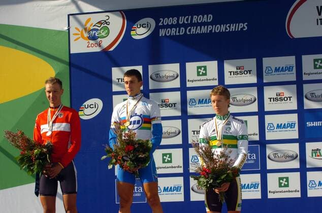 Siegerehrung Einzelzeitfahren der Straßenradsport WM 2008 in Varese - v.li.: Patrick Gretsch (Deutschland), U23 Weltmeister Adriano Malori (Italien), Cameron Meyer (Australien) - Radsport WM Herren WM 2008, U23, U 23, Junioren, Nachwuchs, Straßenradsport, Straße, Rad, Gruppe Zeitfahren Einzelzeitfahren Varese