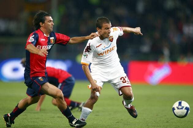 Matteo Brighi (AS Rom, re.) gegen Omar Milanetto (CFC Genoa) -  Fußball Herren Serie A 2008 2009, 1. Italienische Liga, FC Genua 1893 - AS Rom 3:1 Gruppe Roma Genua Dynamik,