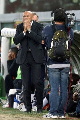 Trainer Luciano Spalletti (AS Rom) verzweifelt -  Fußball Herren Serie A 2008 2009, 1. Italienische Liga, Roma Gruppe Genua Verzweiflung,