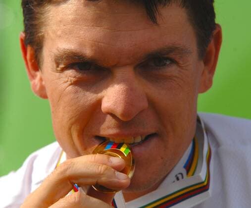 Weltmeister Bert Grabsch (Deutschland) bei der Siegerehrung Einzelzeitfahren bei der WM 2008 Radsport WM Herren WM 2008, Rad, Straße, Straßenradsport, Zeitfahren, Einzelzeitfahren Porträt Varese Freude,
