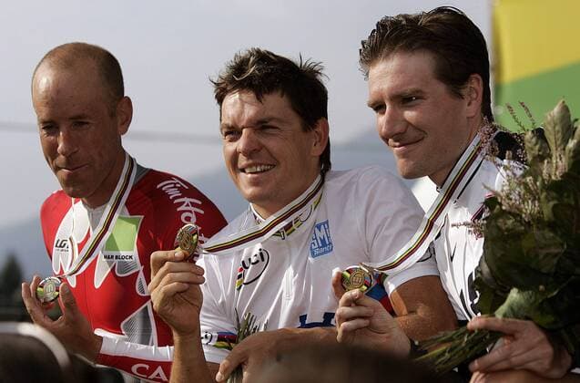 Siegerehrung Einzelzeitfahren bei der WM 2008: Weltmeister Bert Grabsch (Deutschland, Mitte), Svein Tuft (Kanada, li.) und David Zabriskie (USA) -  (pan28061) Radsport WM Herren WM 2008, Rad, Straße, Straßenradsport, Zeitfahren, Einzelzeitfahren Gruppe Varese Freude,