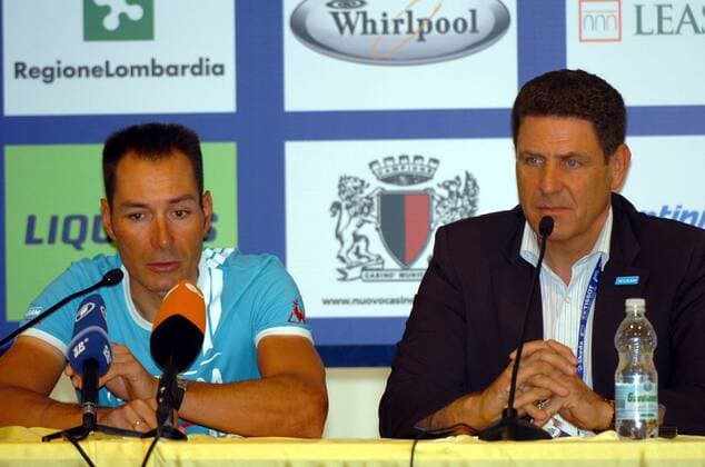 Erik Zabel (Deutschland, li.) gibt neben Teammanager Gerry van Gerwen (Niederlande beide Milram) am Rande der WM 2008 seinen Rücktritt zum Ende dieser Saison bekannt -  Radsport Herren WM 2008, Straßenradsport, Straße, Rad, Rücktritt, Karriereende, Karriere Ende Gruppe o0 premiumd Varese