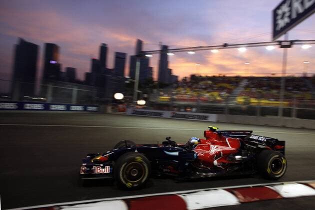 Sebastian Vettel (Deutschland Toro Rosso) in seinem Boliden Motorsport Grand Prix Herren Großer Preis von Singapur 2008, Formel 1 Weltmeisterschaft, F1, F, GP, WM, 1. Training, Nachtrennen Einzelbild