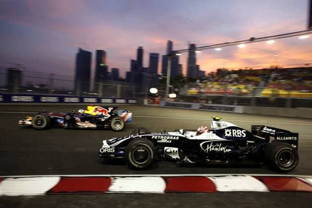 Kazuki Nakajima (Japan Williams, re.) und David Coulthard (Schottland Red Bull) in ihren Boliden Motorsport Grand Prix Herren Großer Preis von Singapur 2008, Formel 1 Weltmeisterschaft, F1, F, GP, WM, 1. Training, Nachtrennen Gruppe
