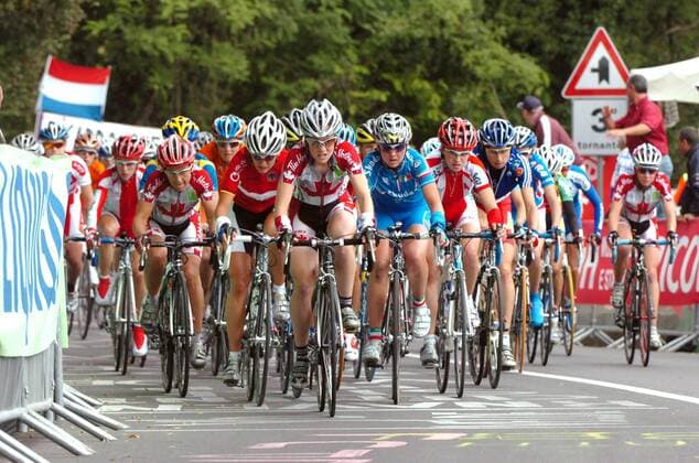 Peloton während der WM 2008 -  Radsport Damen WM 2008, Straßenradsport, Straße, Rad, Nationaltrikot, Totale Varese