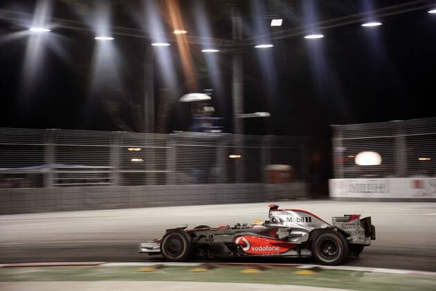 Lewis Hamilton (England McLaren Mercedes) in seinem Boliden Motorsport Grand Prix Herren Großer Preis von Singapur 2008, Formel 1 Weltmeisterschaft, F1, F, GP, WM, Einzelbild Singapur
