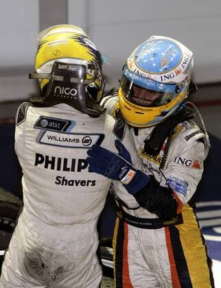 Fernando Alonso (Spanien Renault, re.) gewinnt den GP von Singapur 2008 vor Nico Rosberg (Deutschland Williams) Motorsport Grand Prix Herren Großer Preis von Singapur 2008, Formel 1 Weltmeisterschaft, F1, F, GP, WM, Gruppe Singapur