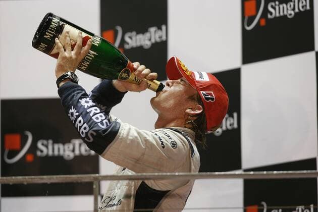 Nico Rosberg (Deutschland Williams) freut sich über seinen 2. Platz beim GP von Singapur 2008 Motorsport Grand Prix Herren Großer Preis von Singapur 2008, Formel 1 Weltmeisterschaft, F1, F, GP, WM Einzelbild Singapur Freude,