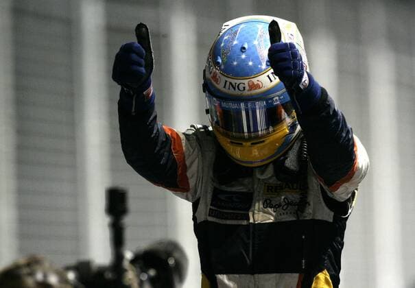 Fernando Alonso (Spanien Renault) gewinnt den GP von Singapur 2008 Motorsport Grand Prix Herren Großer Preis von Singapur 2008, Formel 1 Weltmeisterschaft, F1, F, GP, WM, Einzelbild Singapur Freude,
