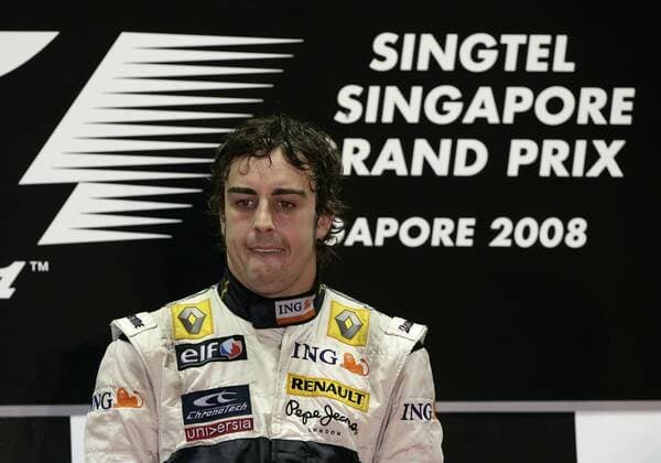 Fernando Alonso (Spanien Renault) gewinnt den GP von Singapur 2008 Motorsport Grand Prix Herren Großer Preis von Singapur 2008, Formel 1 Weltmeisterschaft, F1, F, GP, WM Einzelbild Singapur,