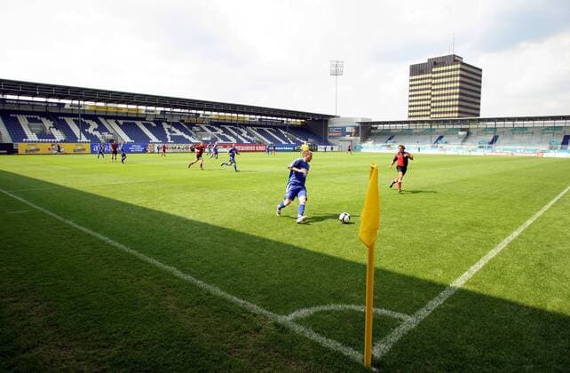 Fußball, Stadiongeschichte SV Wehen Wiesbaden Stadion Am Halberg in Wehen - Heimspielstätte des SV Wehen Wiesbaden II Fußball Herren Regionalliga Süd 2008 2009, SV Wehen Wiesbaden Amateure, Amat, A, II, U23, U 23 Totale Wehen