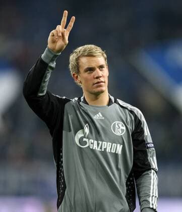 Torwart Manuel Neuer (Schalke) bedankt sich bei den Anhängern Fußball EC 3 Herren UEFA Cup 2008 2009, Pokal, Europapokal, FC Schalke 04 Einzelbild Gelsenkirchen
