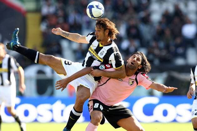 Amauri (Juventus Turin, li.) gegen Morris Carrozzieri (Palermo) -  Fußball Herren Serie A 2008 2009, 1. Italienische Liga, Juventus Turin - US Palermo, Juve, Vdig Gruppe Turin Dynamik,