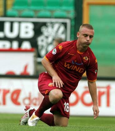 Daniele de Rossi (AS Rom) enttäuscht am Boden -  Fußball Herren Serie A 2008 2009, 1. Italienische Liga, AS Rom Einzelbild Siena Enttäuschung,