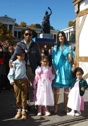 Ze Roberto (Bayern) mit seiner Ehefrau Luciana und Kindern auf dem Münchner Oktoberfest 2008 Fußball 1. BL Herren Oktoberfest 2008, Wiesen, Wiesn, FC Bayern München Gruppe München