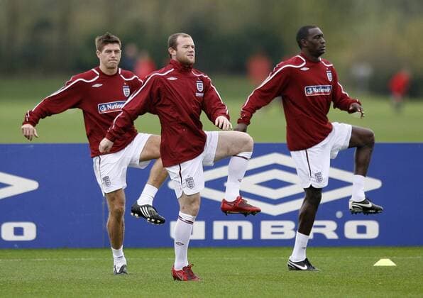 Wayne Rooney (Mitte), Steven Gerrard (li.) und Emile Heskey (alle England) - EDITORIAL USE ONLY. No use with unauthorised audio, video, data, fixture lists, club league logos or live services. Online in-match use limited to 120 images, no video emulation. No use in betting, games or single club league player publications. Fußball Herren Nationalmannschaft 2008, Training Gruppe Dynamik,