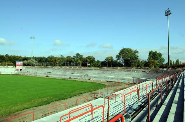 Baustelle Alte Försterei, Heimspielstätte des 1. FC Union Berlin Fußball Herren 3. Liga 2008 2009, 1. FC Union Berlin, Bau, Baustelle, Bauarbeiten, bauen, Umbau, Stadionumbau Totale Stadion an der alten Försterei Berlin Leere,