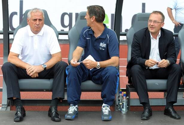 Bank FC Zürich, v.li.: Trainer Bernard Challandes, Co Trainer Andy Ladner und Sportchef Fredy Bickel -  Fußball Herren Super League 2008 2009, 1. Schweizer Liga, FC Zürich Gruppe Zürich