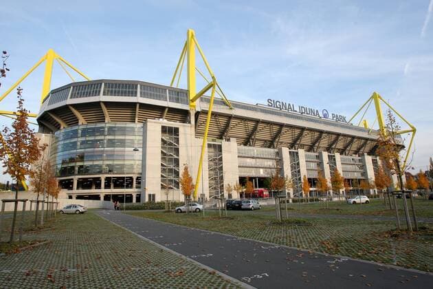 Außenansicht des Signal Iduna Parks in Dortmund, Heimspielstätte von Borussia Dortmund Fußball Länderspiel Herren WM Qualifikation 2008, Nationalteam, BVB, 1. BL Totale Signal Iduna Park, Westfalenstadion Dortmund