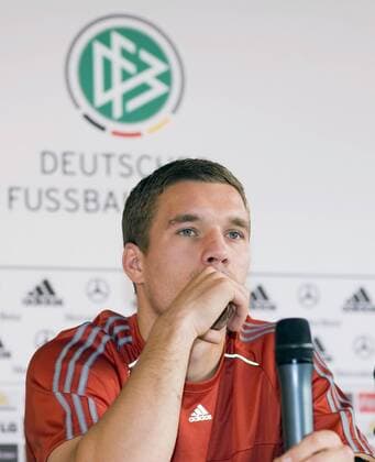 Lukas Podolski (Deutschland) - Pressekonferenz Fußball Herren WM Quali 2008, Nationalteam, Vdig Einzelbild Düsseldorf Nachdenklichkeit,